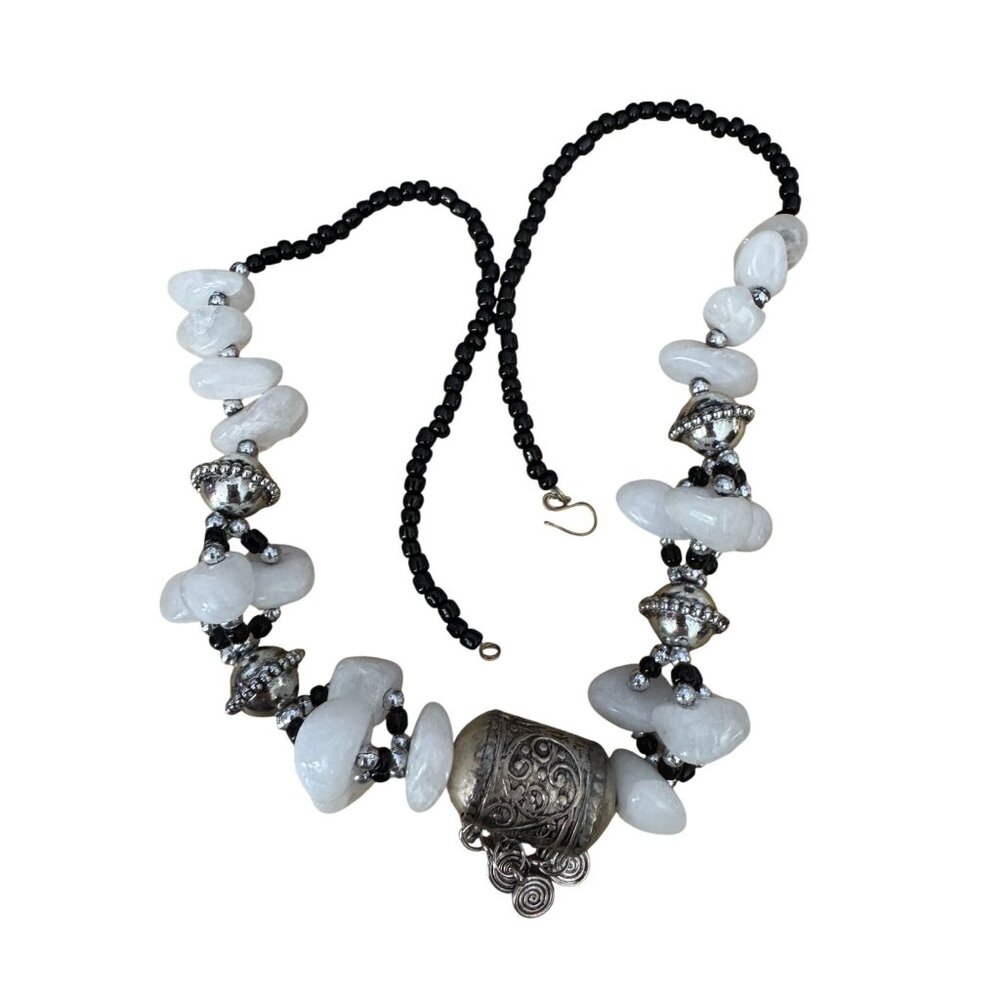 White Jade & Onyx Beaded Tibetan Necklace With Silver-Plated Pendant 21" - Picture 2 of 6